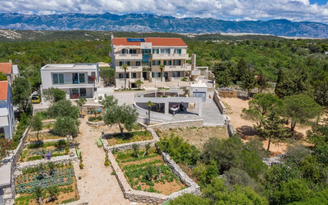 Tomo - with pool - A4(2+2)