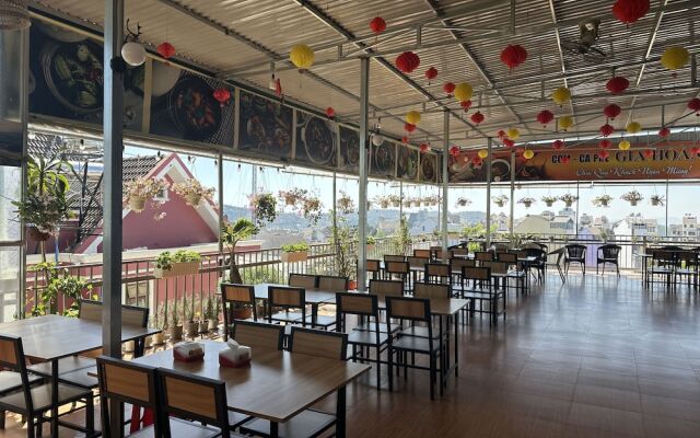 OYO 1228 Gia Hoang Homestay