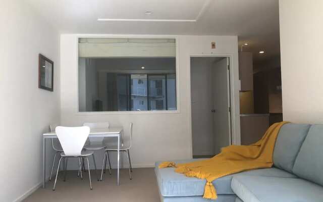 Spacious 2BR Near Westfield Newmarket