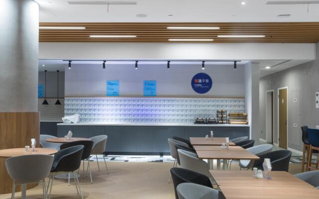 Holiday Inn Express Shanghai Tourism Zone