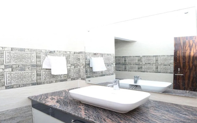 Mehra Dhaba by OYO Rooms