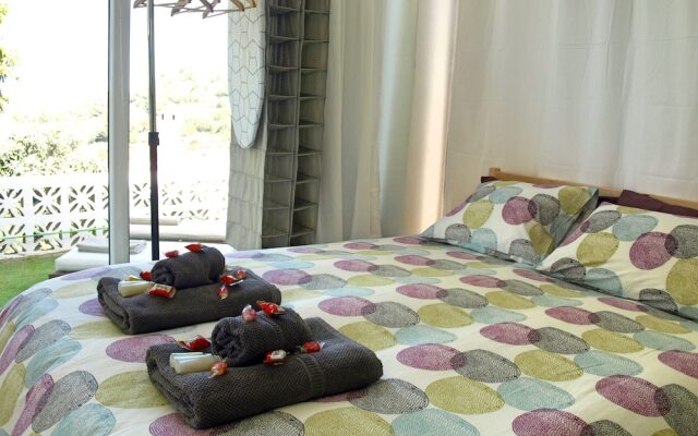 Flatguest Glass House