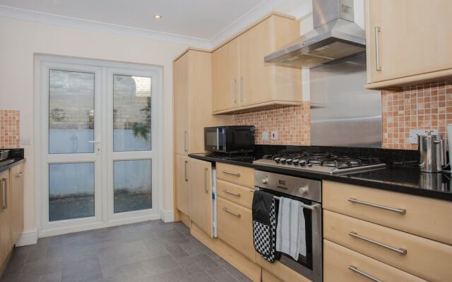 Spacious 4 Bedroom House in South Lambeth