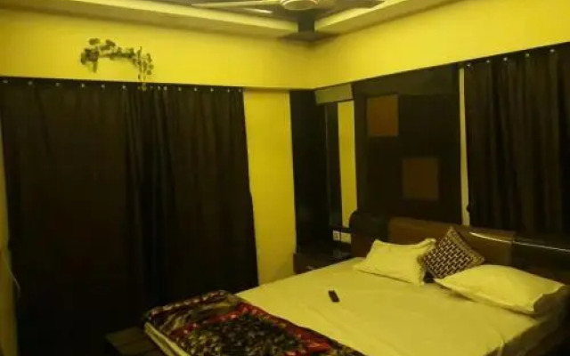 Hotel Butter Couch