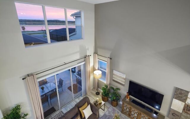 Luxury 5 bedroom home with private pool