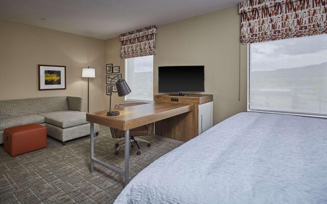 Hampton Inn & Suites Roseburg