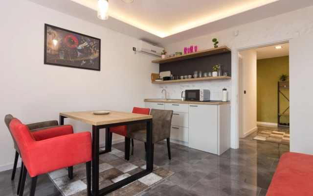 Deluxe Feliciano Apartments