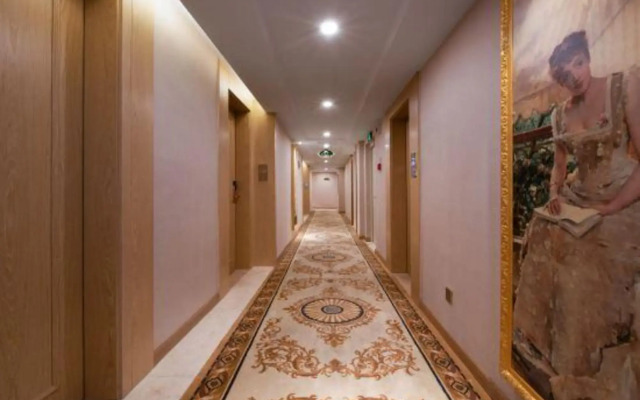 Vienna International Hotel (Huaihua City Center)