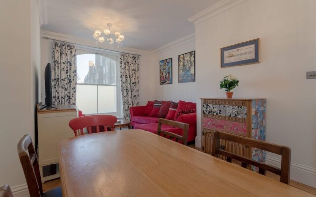 2 Bedroom Victorian Flat in the Heart of Islington