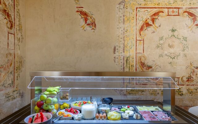 Bonacolsi Collection , Mantegna Hotels