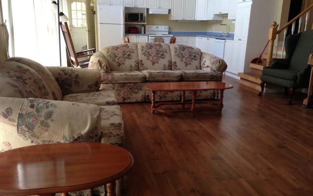 Warbler's Roost Country Inn B&B