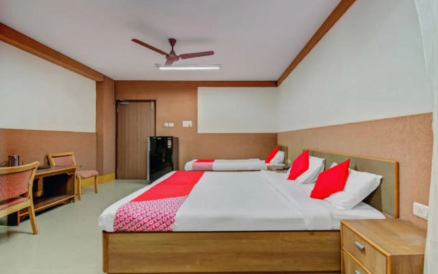 OYO 1327 Inchara Hotel