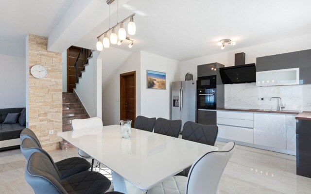 Bright Holiday Home in Jasenice With Beach Nearby