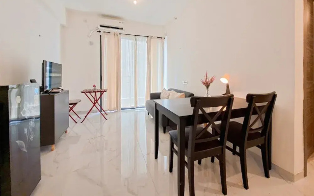 Cozy And Pool View 2Br At Sky House Bsd Apartment