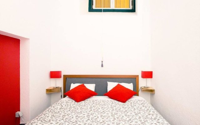 Renewed Apartment in Alfama (near the Cathedral)