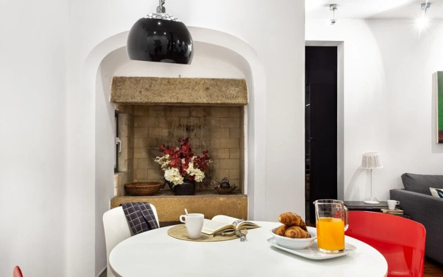 ALTIDO Bold & colourful 1-bed flat at the heart of Chiado, nearby Carmo Convent