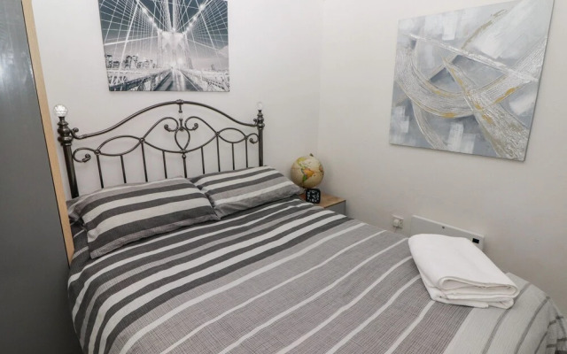 13 Gower Holiday Village