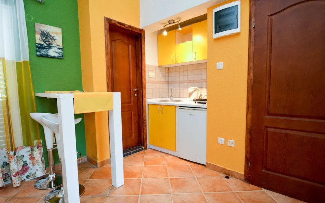Apartment House 91