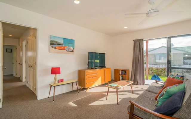 Sunlight Bach - Whitianga Holiday Home