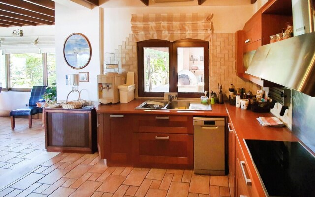 Stunning Home in Kiato With Sauna, Wifi and 5 Bedrooms