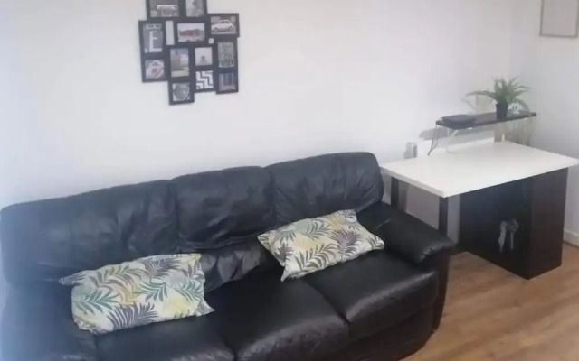 1 Bed Apartment Sleeps 2 With Wi-fi & Tv
