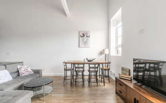 2BR 2storey Loft Free Parking Gym