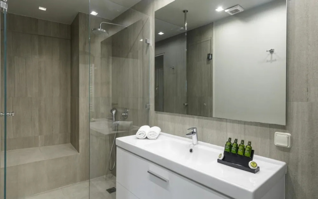 Fantastic Central Athens Suite With Rooftop Deck