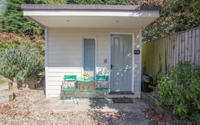 Snug with Views of the Chilterns