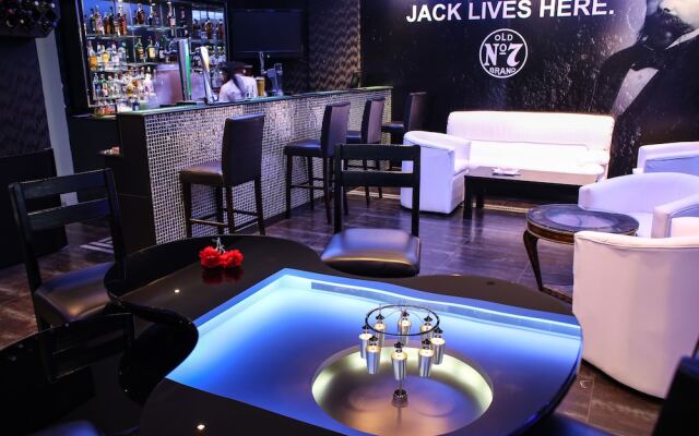 Loumage Hotel & Suites