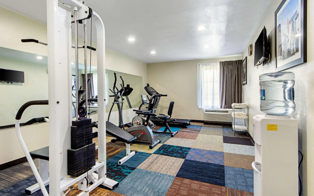 Econo Lodge Inn & Suites