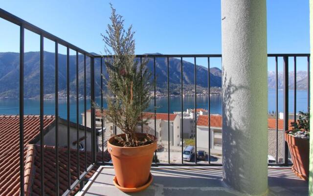 Alkima 1 BR apartment with a sea view