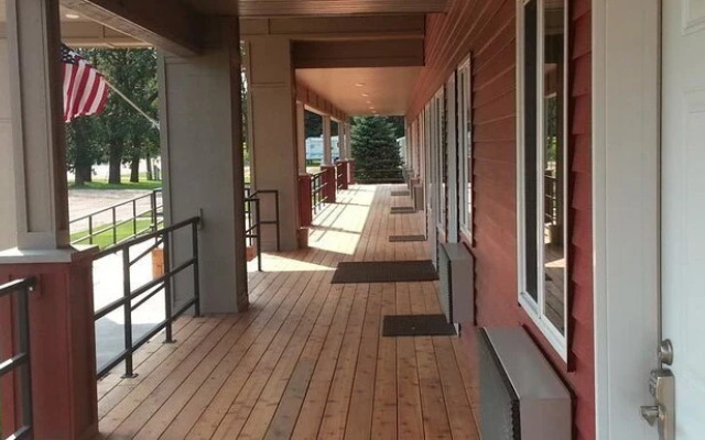 Battle Lake Inn and Suites