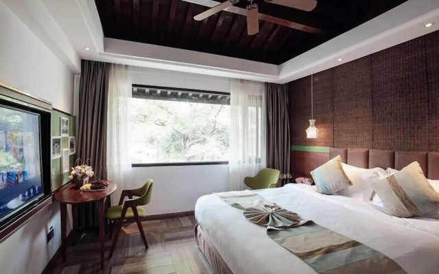 Yurong West Lake Cottage Resort