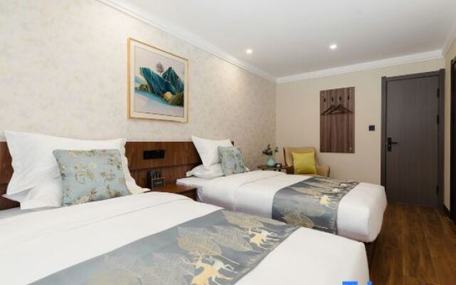 Yuntian Business Hotel (Yakeshi Railway Station Passenger Transport Station)