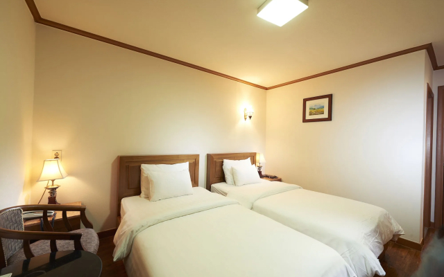 Отель Noble Tourist Hotel Insadong