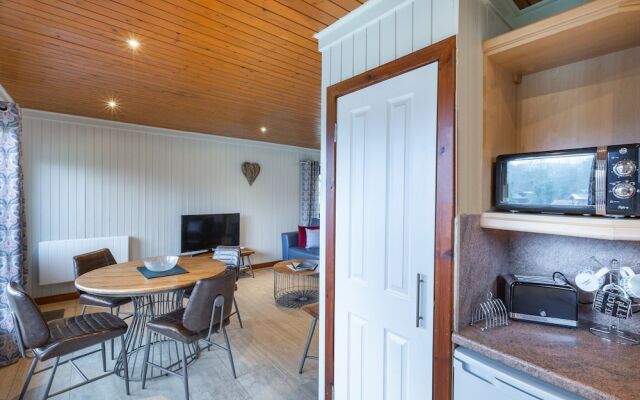 Birch 14 With Hot Tub, Newton Stewart