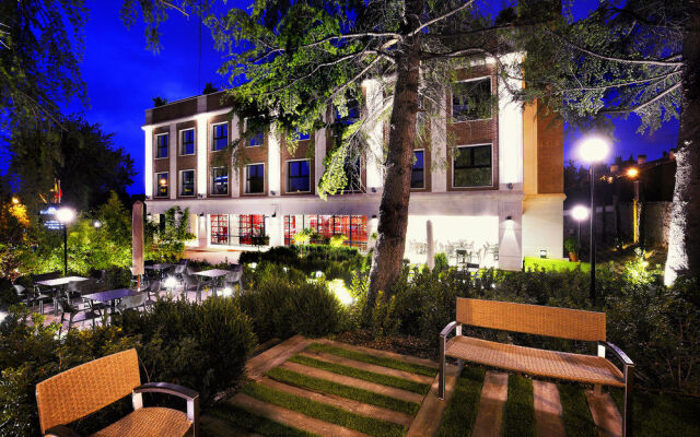 Hotel Jardín Real de Mirasierra