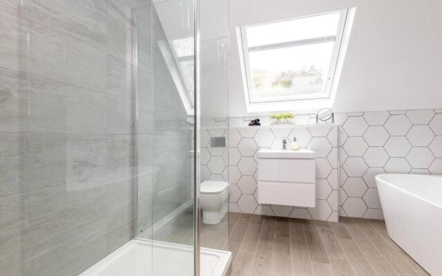 Captivating 4-bed House in Killin