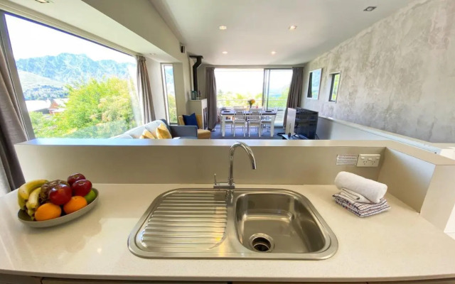 Tekau - Modern holiday apartment with lakeview