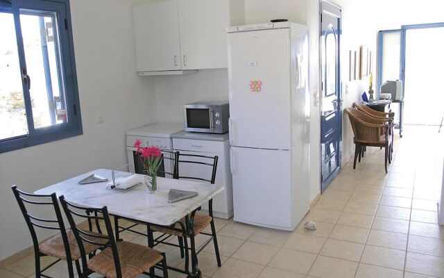 Amazing Home in Ampela, Syros With 6 Bedrooms and Outdoor Swimming Pool