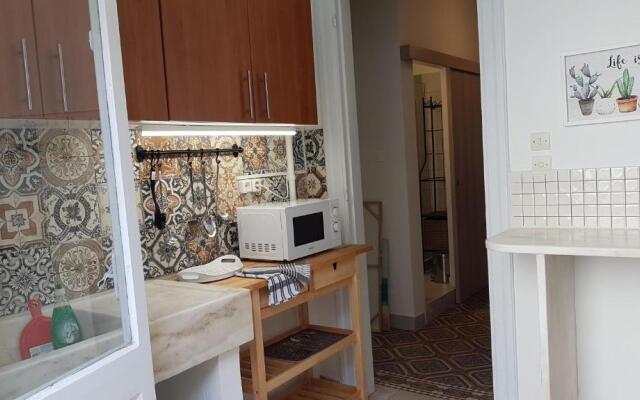 Ionian Apartment- Athens Center, 6 BD, 2.5 BATH
