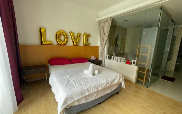 Private Jacuzzi Staycation at KL City 712