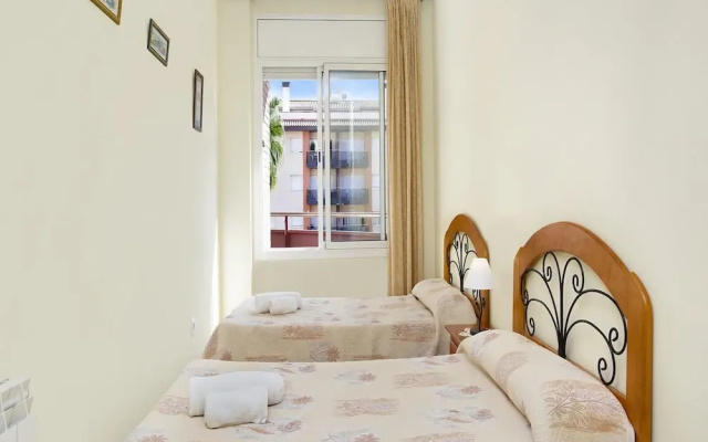Cozy Apartment, 350m From Beach