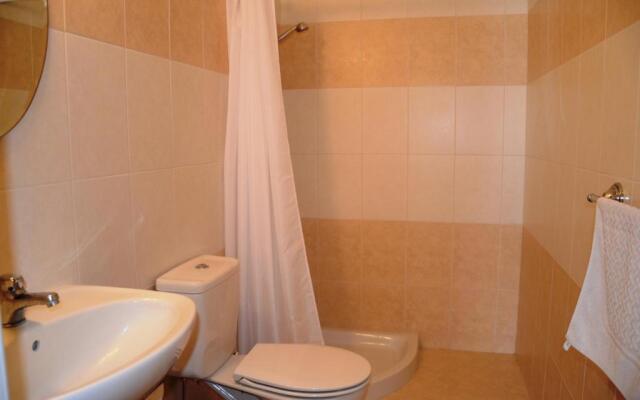 Studio with shower room E5, full kitchen, poolside, FREE WIFI