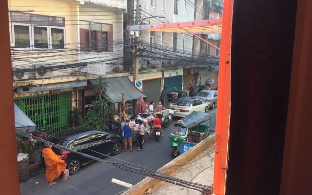Big Orange Localstay at Siam
