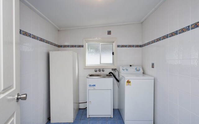 Victoria Parade, 25, Stillwater