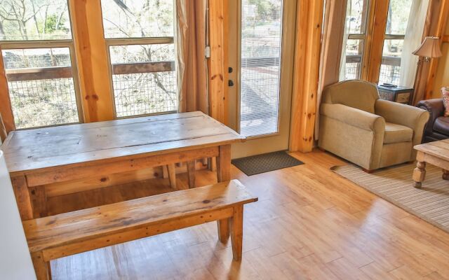 River Rd. Treehouses-Mourning Dove Haus