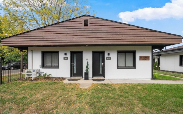 Chic City Retreat 97 Sleeps 2!