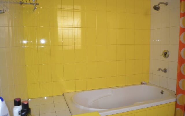 Malik's Villa Menage