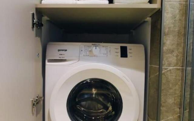 Leo Group BEST STUDIO 2326 Alliance Palace